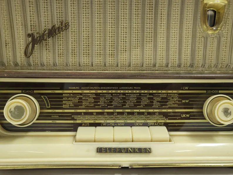 Telefunken Jubilate 9 Tube Radio: 1950s German Mid Century Decor